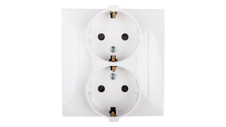 Simon 54 Gniazdo podwójne SCHUKO z/u 16A IP20 z przesłoną torów białe DGSz2Z/11