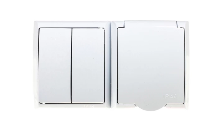 FALA Łącznik hermetyczny świecznikowy + gniazdo z/u z klapką biały ZH-Ł2G/00/w