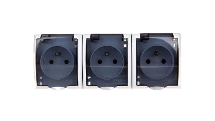 FALA Gniazdo hermetyczne potrójne z/u IP44 klapka przezroczysta białe GNH-3HZ/00/d