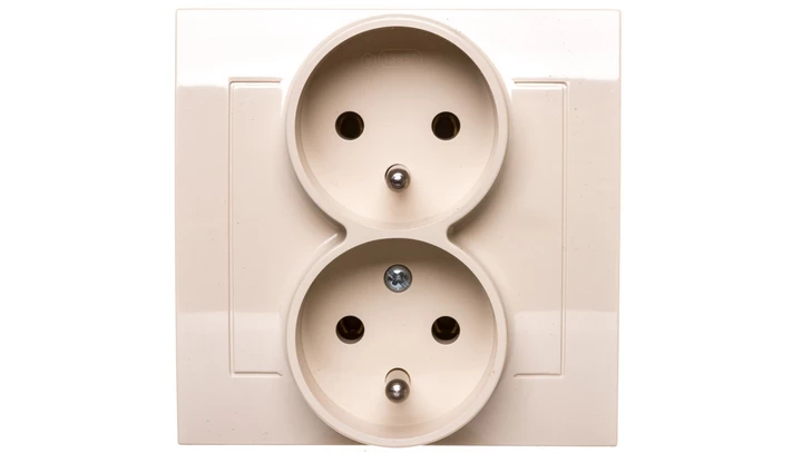 KIER Gniazdo podwójne z/u z niezamiennością faz beżowe GP-2WC/01