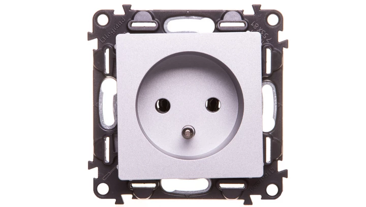 VALENA LIFE Gniazdo pojedyncze z/u 2P+Z aluminium 753381