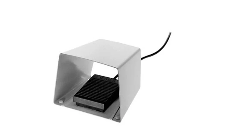 Przycisk nożny pojedynczy z osłoną bez samopowrotu szary metal 1Z 1R 1 krok IP65 3SE2912-2AB20