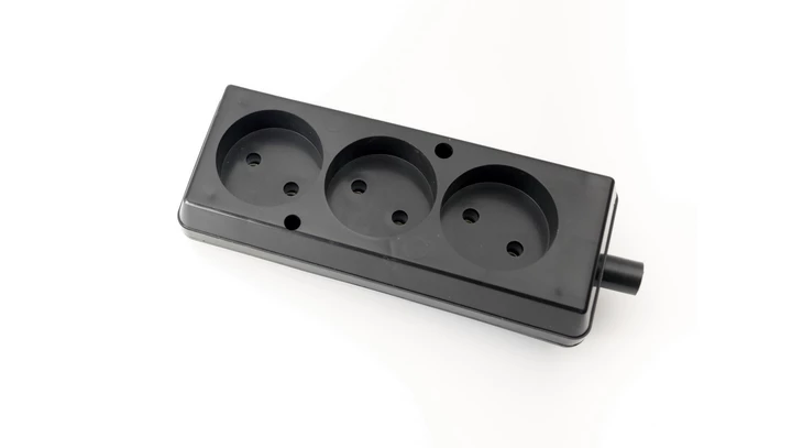 Gniazdo przenośne trzykrotne 16A 2P 250V czarne GN-360