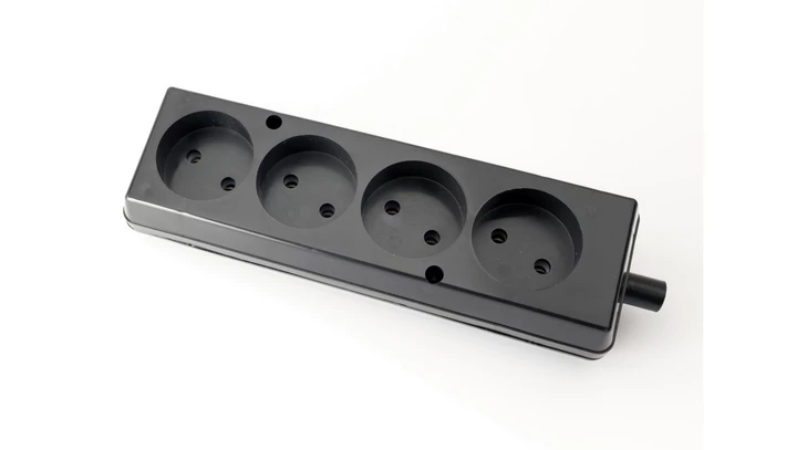 Gniazdo przenośne czterokrotne 16A 2P 250V czarne GN-460