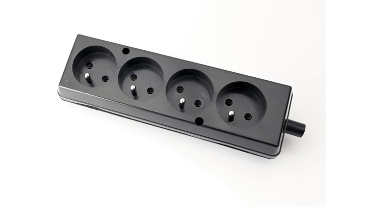 Gniazdo przenośne czterokrotne 16A 2P+Z 250V czarne GN-470