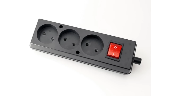 Gniazdo przenośne trzykrotne 16A 2P 250V z wyłącznikiem czarne GN-360