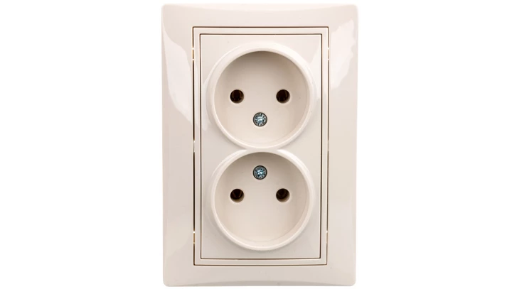 DOMO Gniazdo podwójne bez uziemienia kompletne śrubowe 16A 250V kremowy 011280103 24800