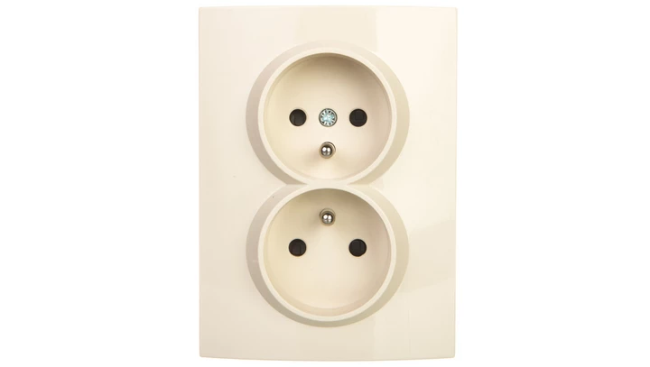 LOGI Gniazdo podwójne 2x2P+Z kompletne z przesłoną styków śrubowe 16A 250V Kremowy 25152