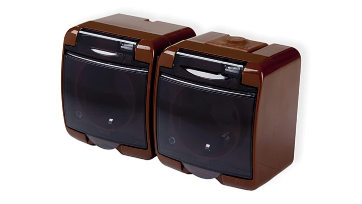 JUNIOR Gniazdo podwójne z/u SCHUKO (klapka dymna) brązowy 4GHE-2sd