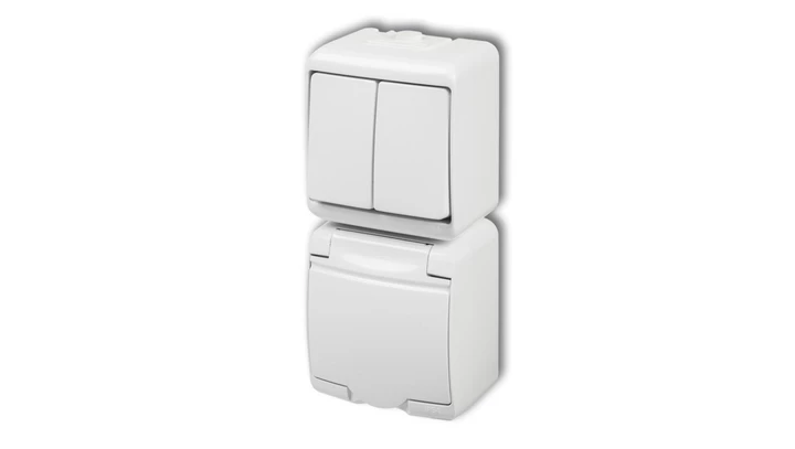 JUNIOR Łącznik świecznikowy + gniazdo hermetyczne (klapka biała) biały WGHP-2
