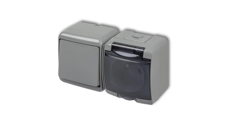 JUNIOR Łącznik jednobiegunowy + gniazdo hermetyczne (klapka dymna) popielaty 10WGHH-1dp