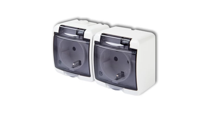 JUNIOR Gniazdo podwójne z/u SCHUKO (klapka dymna) biały GHE-2sdp