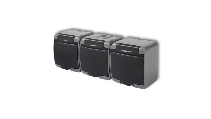 JUNIOR Gniazdo potrójne 3x(z/u) SCHUKO (klapka grafitowa) popielaty / grafitowy 30GHE-3s