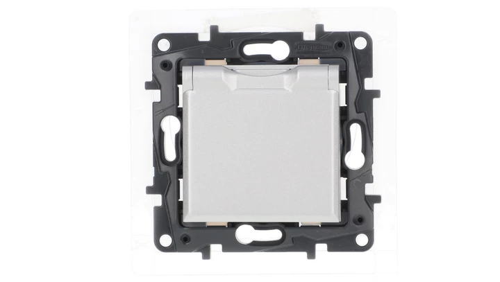 Niloe Step Gniazdo zasilające 2P+Z IP44, zaciski automatyczne, z przesłoną aluminium 863336