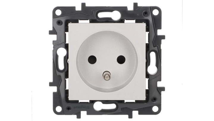 Niloe Step Gniazdo zasilające 2P+Z, zaciski automatyczne, z przesłoną aluminium 863333