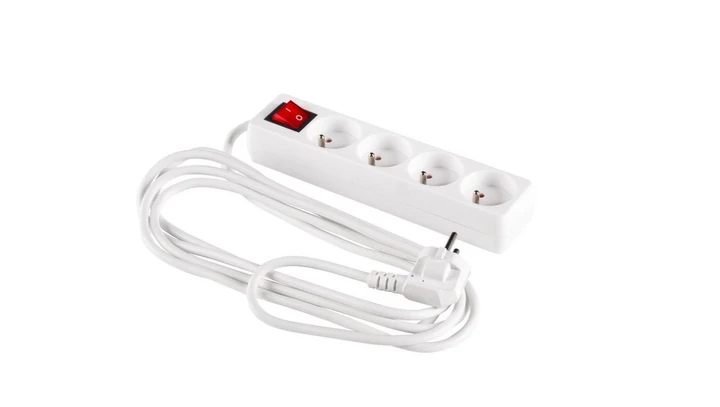 Przedłużacz z wyłącznikiem 4-gniazda z/u 3m /H05VV-F 3G1/ biały PM-ZW-4G-30