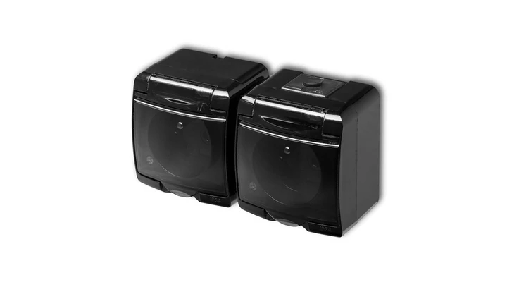 Gniazdo hermetyczne podwójne z uziemieniem Karlik Junior 12GHE-2D (klapka dymna) 2x(2P+Z) bez przesłon czarne