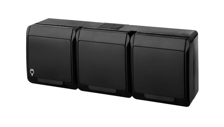 HERMES Gniazdo natynkowe potrójne z uziemieniem 3x2P+Z IP44 czarne 0323-09
