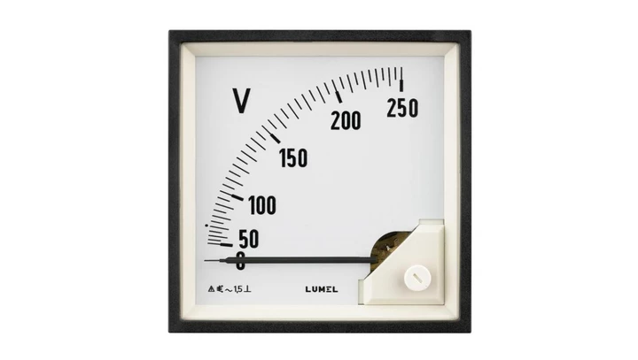Miernik elektromagn. 96x96 N:wyk. normalne IP52 E617:zakr.pom. 800V EA19