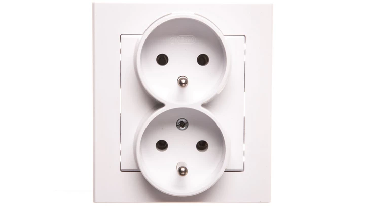 SONATA Gniazdo podwójne z uziemieniem z funkcją niezamienności faz, kompletne z ramką biały mat GP-2RC/75