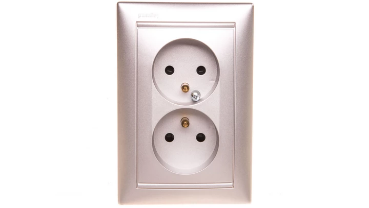 VALENA Gniazdo podwójne z/u 16A IP20 aluminium 770277