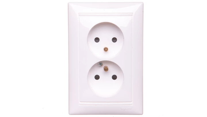 VALENA Gniazdo podwójne z/u 16A IP20 białe 770078