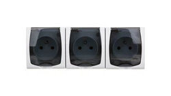 MADERA Gniazdo hermetyczne potrójne z/u IP44 klapka przezroczysta białe GNH-3NZ/00/d