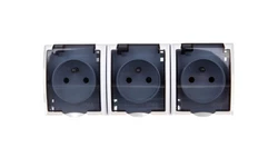 FALA Gniazdo hermetyczne potrójne z/u IP44 klapka przezroczysta białe GNH-3HZ/00/d