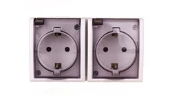 Simon Aquarius Gniazdo hermetyczne podwójne z/u Schuko IP54 z klapką dymną białe AQGSz1-2/11a