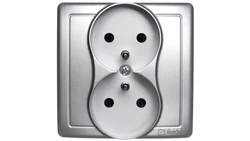 Simon Basic Gniazdo wtyczkowe podwójne z uziemieniem kompletne z przesłonami 16A 250V srebrny mat BMGZ2z/43