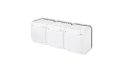 JUNIOR Gniazdo potrójne z/u SCHUKO (klapka w kolorze obudowy) biały GHE-3s