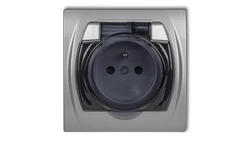 LOGO Gniazdo bryzgoszczelne z/u (klapka dymna) srebrny metalik 7LGPB-1zdp