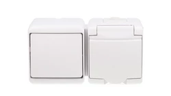 JUNIOR Łącznik jednobiegunowy + gniazdo hermetyczne (klapka biała) biały IP54 WGHH-1