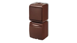 JUNIOR Łącznik jednobiegunowy + gniazdo hermetyczne (klapka brązowa) brązowy 4WGHP-1