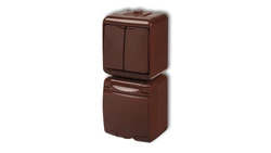 JUNIOR Łącznik świecznikowy + gniazdo hermetyczne (klapka brązowa) brązowy 4WGHP-2p