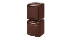 JUNIOR Łącznik schodowy + gniazdo hermetyczne (klapka brązowa) brązowy 4WGHP-3