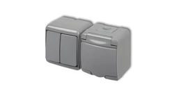 JUNIOR Łącznik świecznikowy + gniazdo hermetyczne (klapka popielata) popielaty 10WGHH-2p