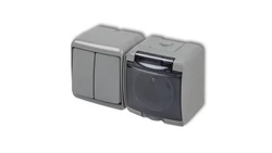 JUNIOR Łącznik świecznikowy + gniazdo hermetyczne (klapka dymna) popielaty 10WGHH-2d