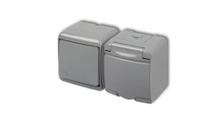 JUNIOR Łącznik schodowy + gniazdo hermetyczne (klapka popielata) popielaty 10WGHH-3