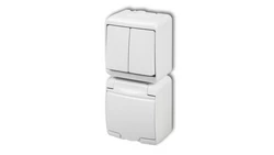 JUNIOR Łącznik świecznikowy z gniazdem hermetycznym SCHUKO (klapka biała) biały WGHP-2sp