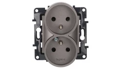 Niloe Step Gniazdo zasilające podwójne 2x2P+Z do ramek wielokrotnych, zaciski śrubowe, z przesłoną styków stalowy 863434