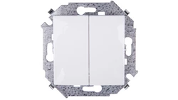 Simon 15 Łącznik świecznikowy biały 1591398-030